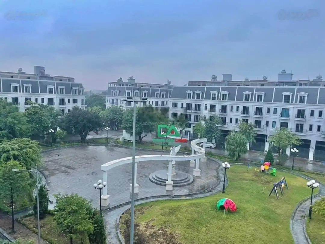 Bán căn liền kề 80 m2, 5 tầng 1 tum, sổ đỏ cầm tay, Happy Land 1-5, Nguyên Khê, Đông Anh nhỉnh 9 tỷ
