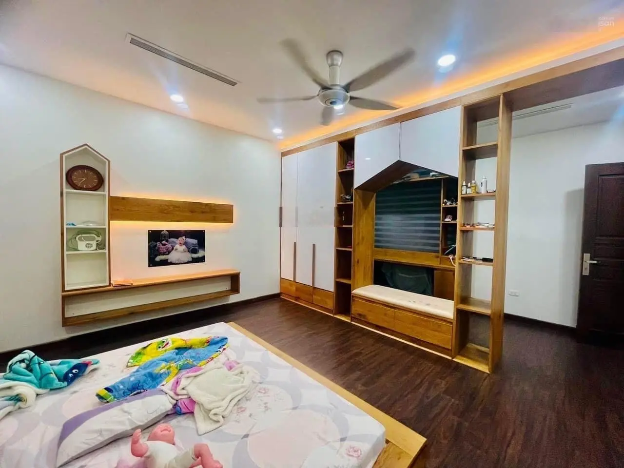 Giảm chào 500tr ! Phân lô Trần Quốc Hoàn! Ô tô tránh, nhà mới, ở ngay, gara, văn phòng, 62m2*5T