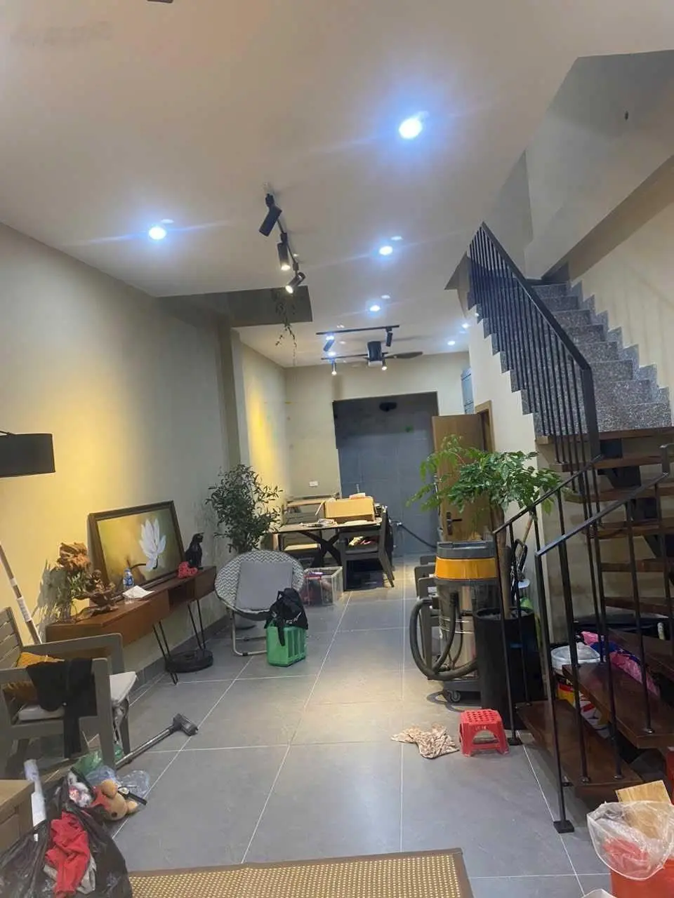 Khẳng định nhà thiết kế cực hiện đại, đẹp, dân thiết kế xây cực kỳ chắc chắn ạ! Ko có căn thứ2.7T