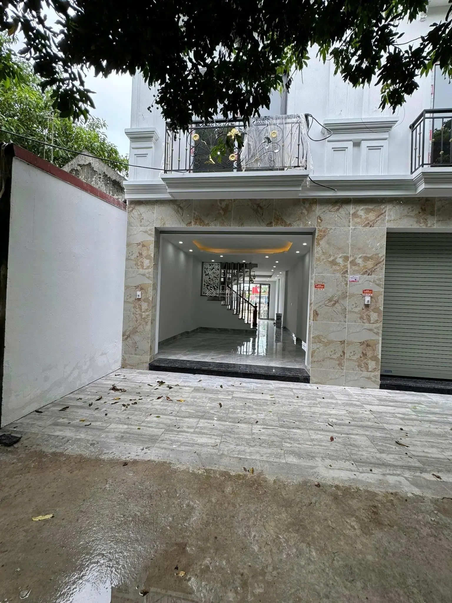 Rẻ nhất đại thành.nhà 3 tầng*40m2, ngõ rộng ô tô đỗ cửa.vị trí đắc địa có thể kinh doanh.giá 2,9 tỷ