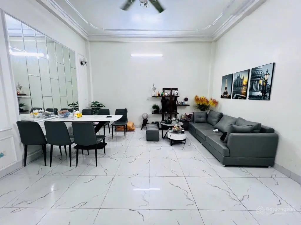 Bán nhà trung tâm Mỹ Đình ô tô đậu cổng 43m2x4 tầng giá 7 tỷ 150