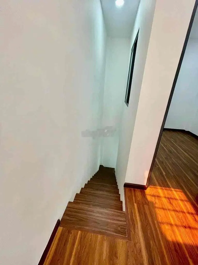 SIÊU PHẨM 2 TỶ 9 - 30m2 - NHÀ 2 TẦNG LUNG LINH - BHH A - LÊ VĂN QUỚI