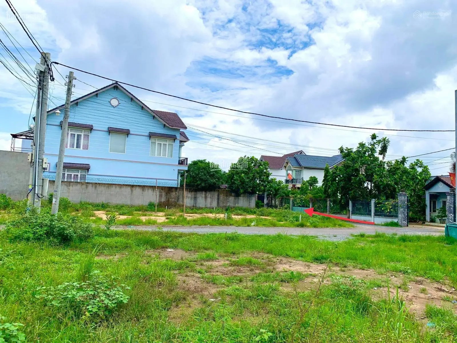 Bán 900 m2 trong khu biệt thự Cây Dầu 682, cách bùng binh huyện chỉ 800m, rẻ nhất thị trường