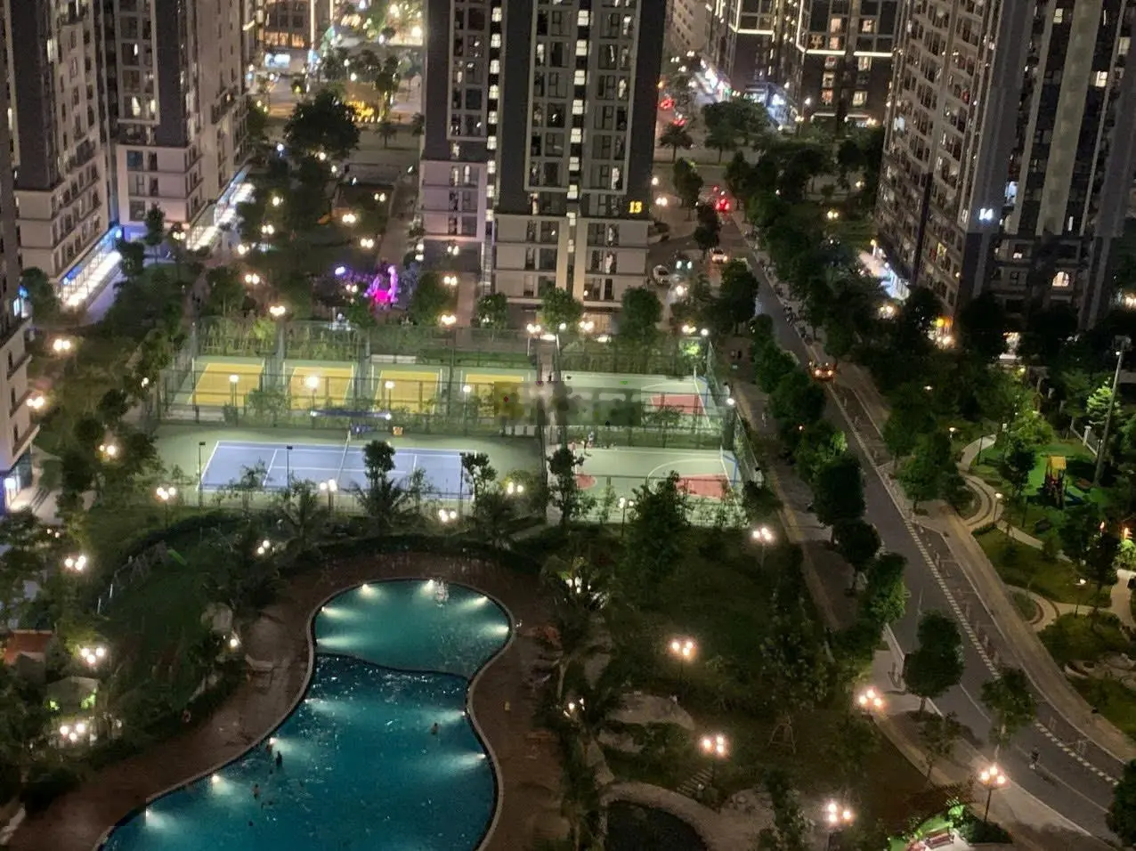 Mình bán căn 3 phòng ngủ - bc đông nam - View bể bơi - 95m2 Toà S3.03 Vinhomes Smart city
