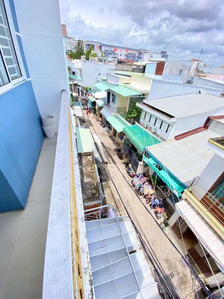 Nhà 1 trệt 2 lầu