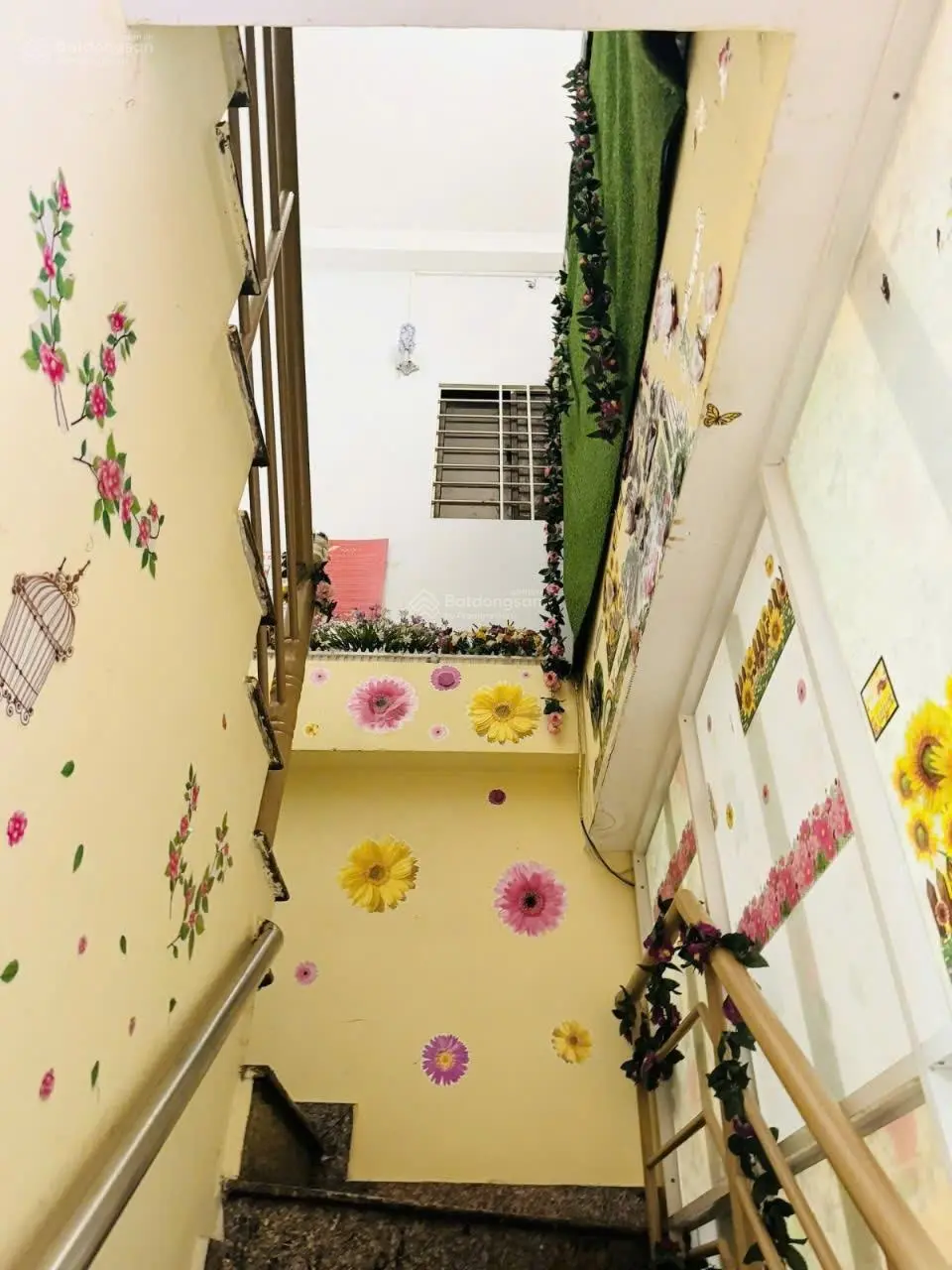Định cư bán nhà 4 tầng mặt tiền kd hậu giang ngay sân bay tân sơn nhất phường 2 tân bình 12tỷ.