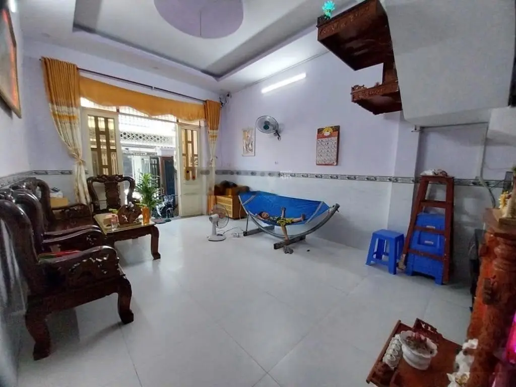 Bán nhà Đông Thạnh Hóc Môn 60m2 (4x15), 1 trệt 1 lầu, hẻm xe hơi thông thoáng, giá chỉ 3,8 tỷ