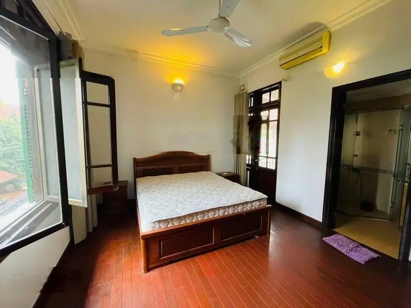 Biệt thự đẹp bể bơi sân vườn Hồ Tây bán, xe hơi 7 chỗ đỗ trong nhà. Biệt thự chất lượng cao