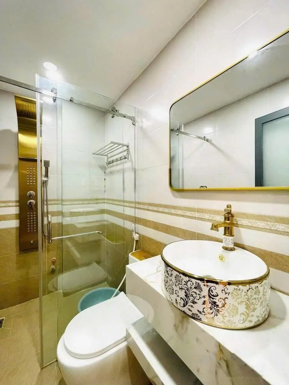 Bán nhà 60m2 đường Số 13 gần hồ bơi Vân Đồn, Q4 giá 3 tỷ 180. Xây 1 trệt 4 lầu - có 5 phòng ngủ