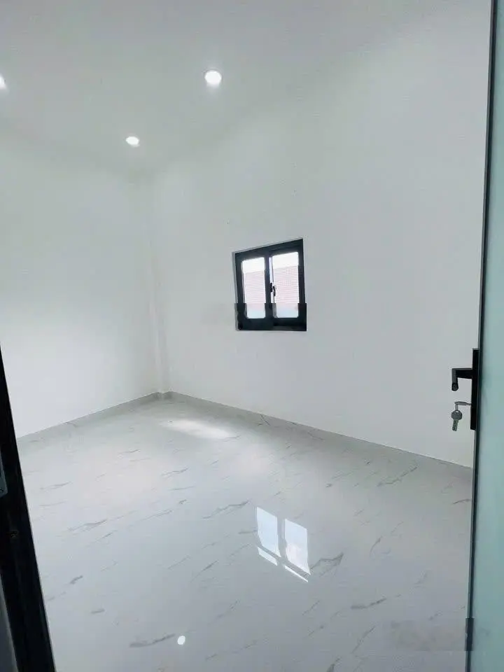 Sang nhanh nhà 1 trệt 1 lầu 5x18=90m2 KDC Bình Tân Hương Lộ 2 cách Quốc Lộ 1A 300m sổ sẵn