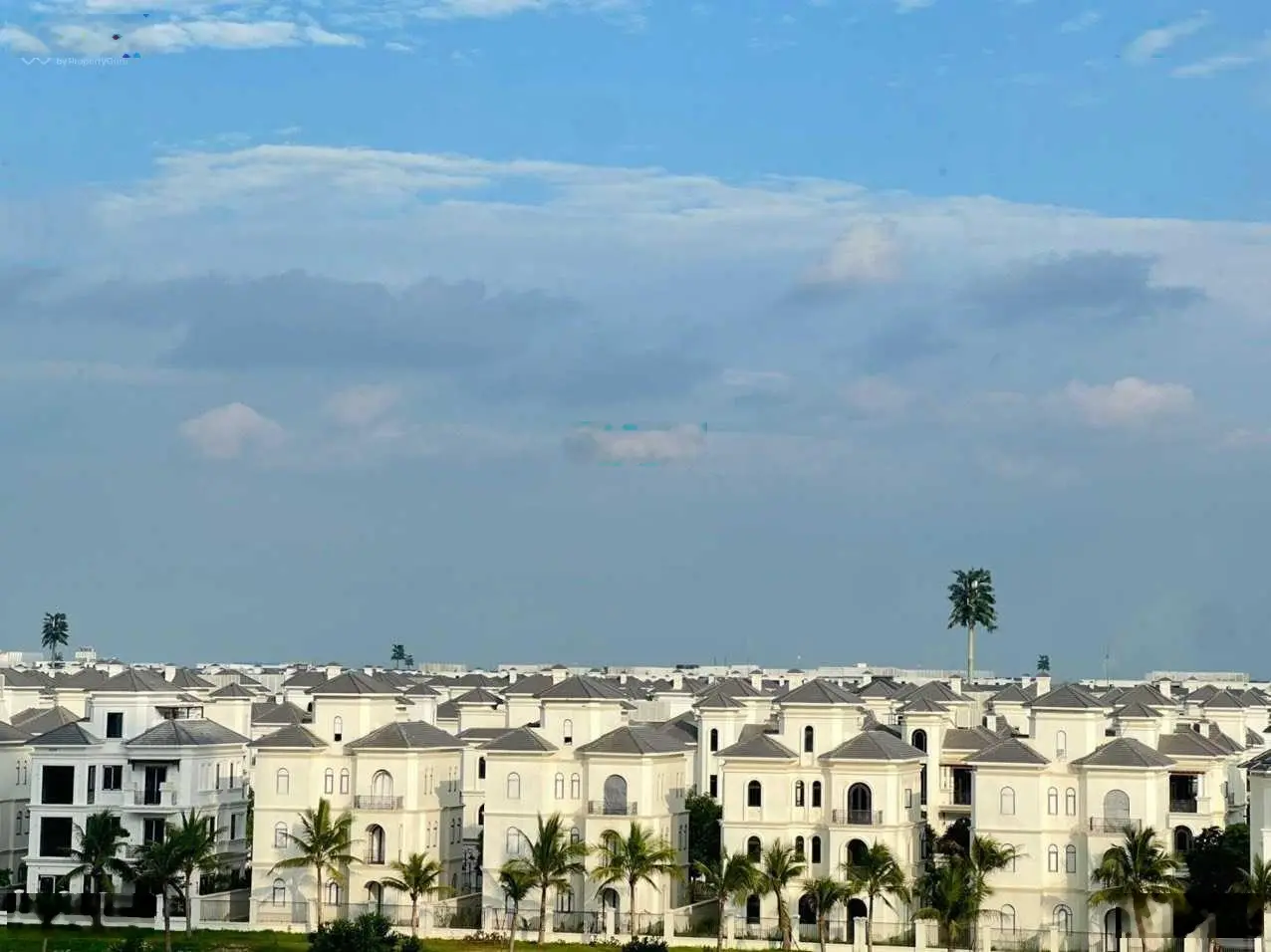 Căn 2 ngủ góc trục 05 toà R1.05, ban công Đông Nam view biệt thự giá 4.05 tỷ bao phí