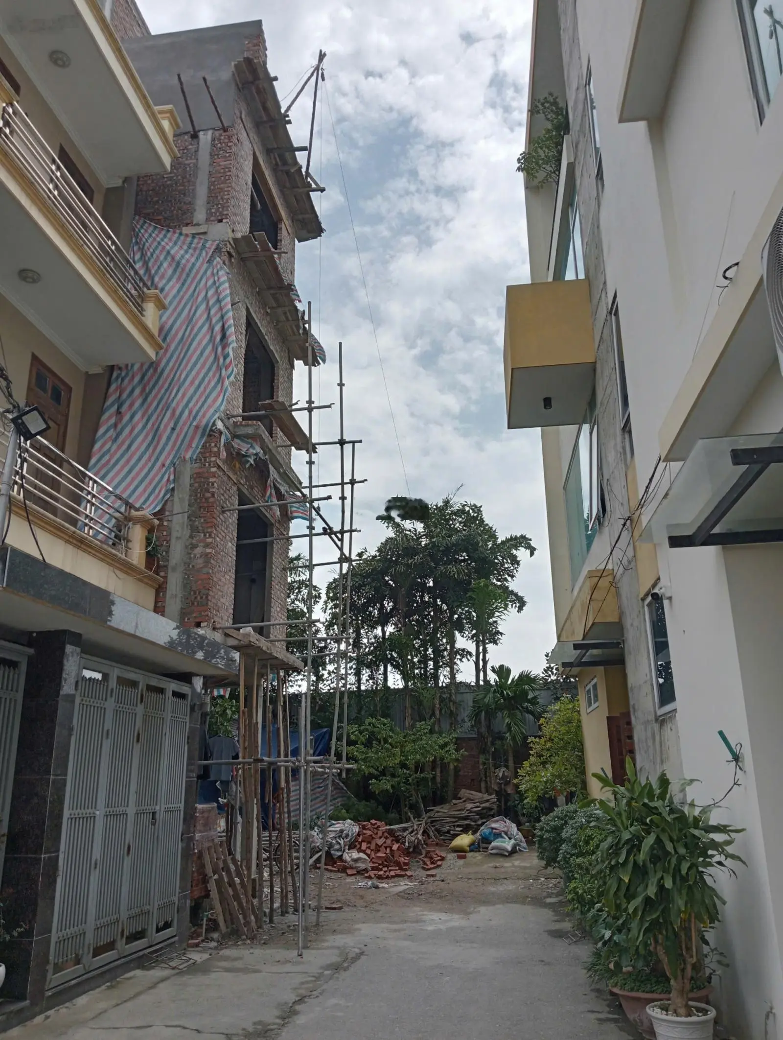 Cực hot nhà 5 tầng cạnh hồ điều hoà đường rộng 6m oto tránh nhau thoải mái