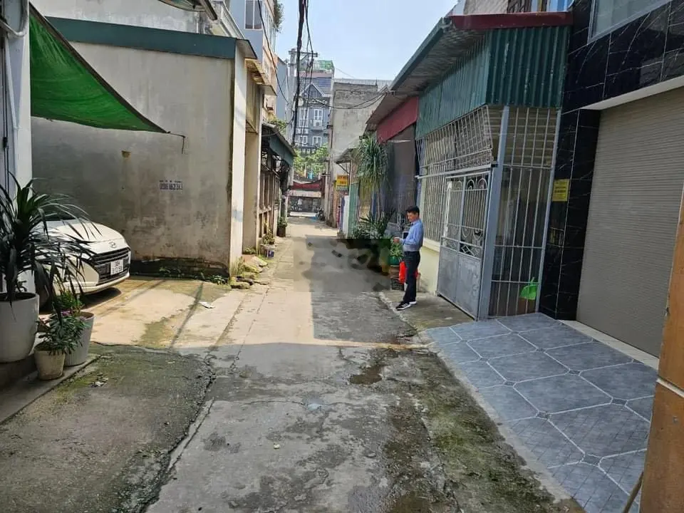 Phố HỮU HƯNG TÂY MỖ - 42m2- NGÕ Ô TÔ- 3.55 TỶ-GIÁ RẺ TIỆN ÍCH VIN