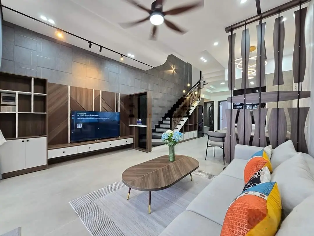 Bán nhà 3 tầng Hòa Phú, Hòa Minh, gần biển