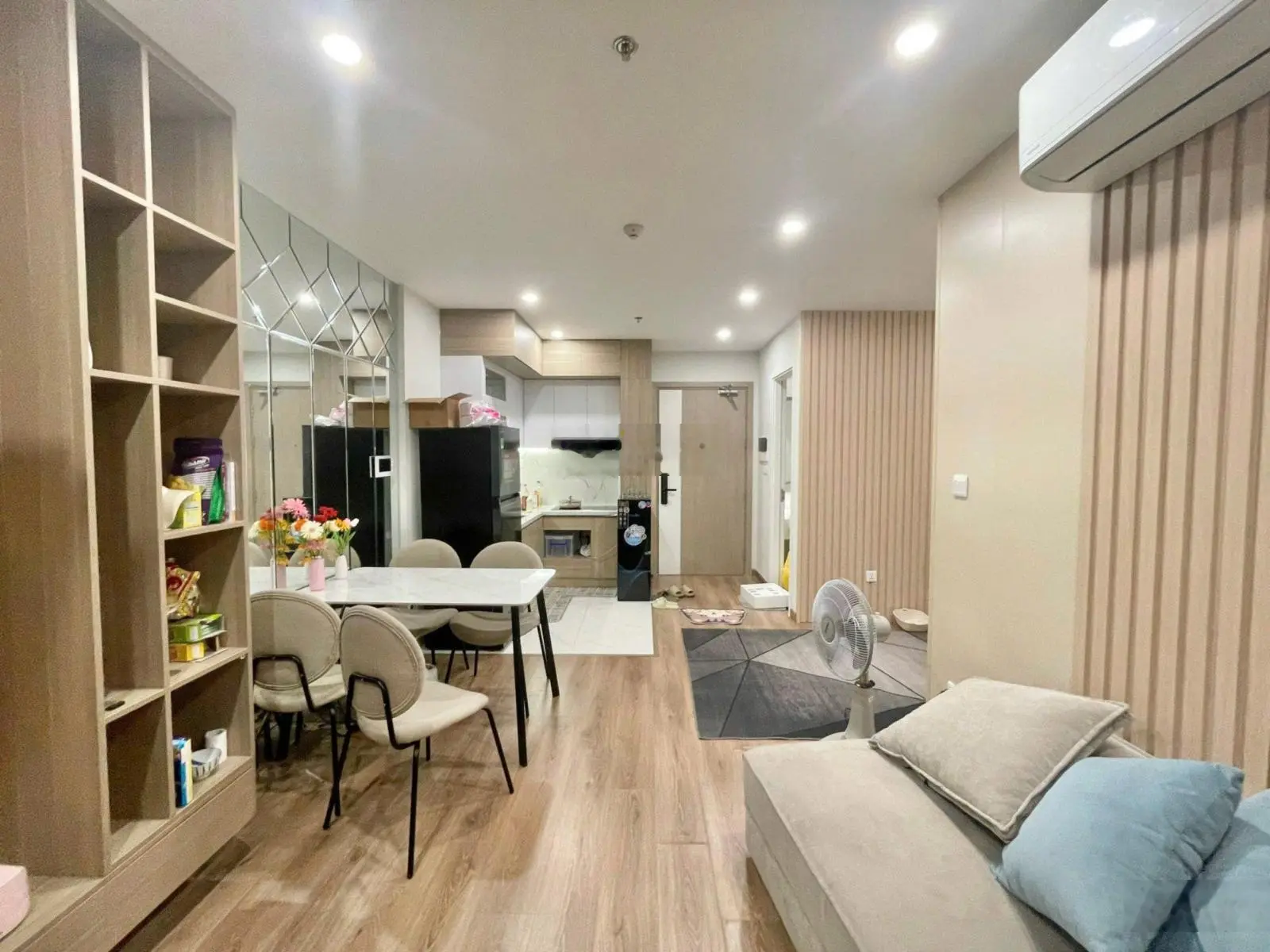 Chính chủ cần bán căn 1ngủ cộng 43m2 tại Vinhomes Smart city full nội thất 2,4 tỷ