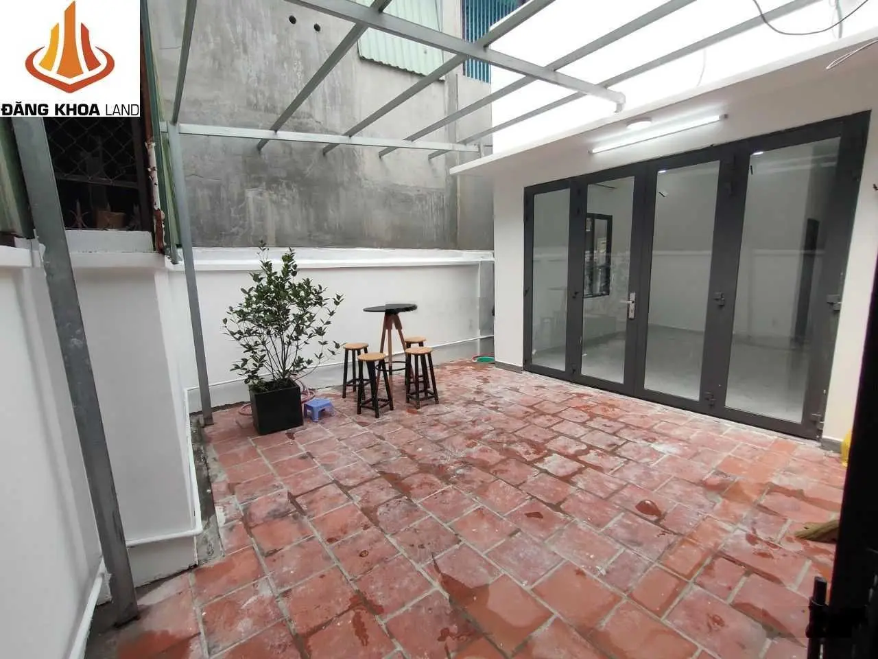 Hàng ngộp - Nhà cấp 4 DT 93m2, gần đường Hoàng Diệu 2, kế bên trường ĐH Ngân Hàng