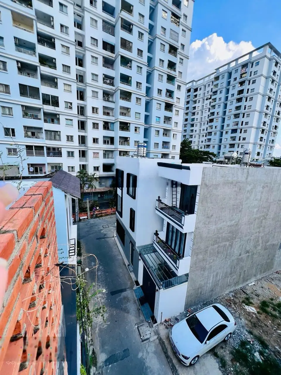 Nhà thiết kế hiện đại XD Kiên cố 1T2L + sân thượng Đ. Cây Keo p. Tam Phú gồm 3PN 3WC + sân đậu oto