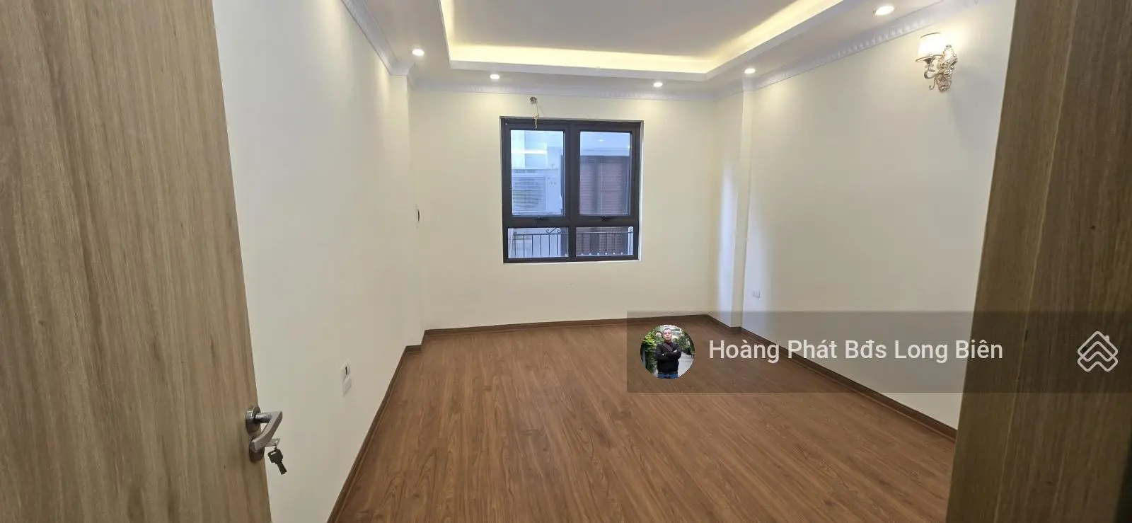 Bán nhà ngõ 206 Cổ Linh, đối diện siêu thị Aeon Long Biên. Ngõ nông, ô tô đỗ cổng. LH 0965858116
