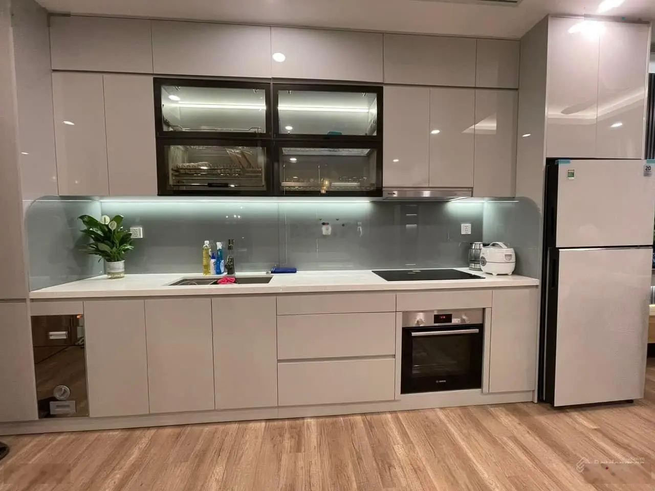 Bán nhanh căn hộ 2PN 2VS giá 3.080 tỷ rộng 58m2 tầng trung view biệt thự đảo rất đẹp tại Sol Forest