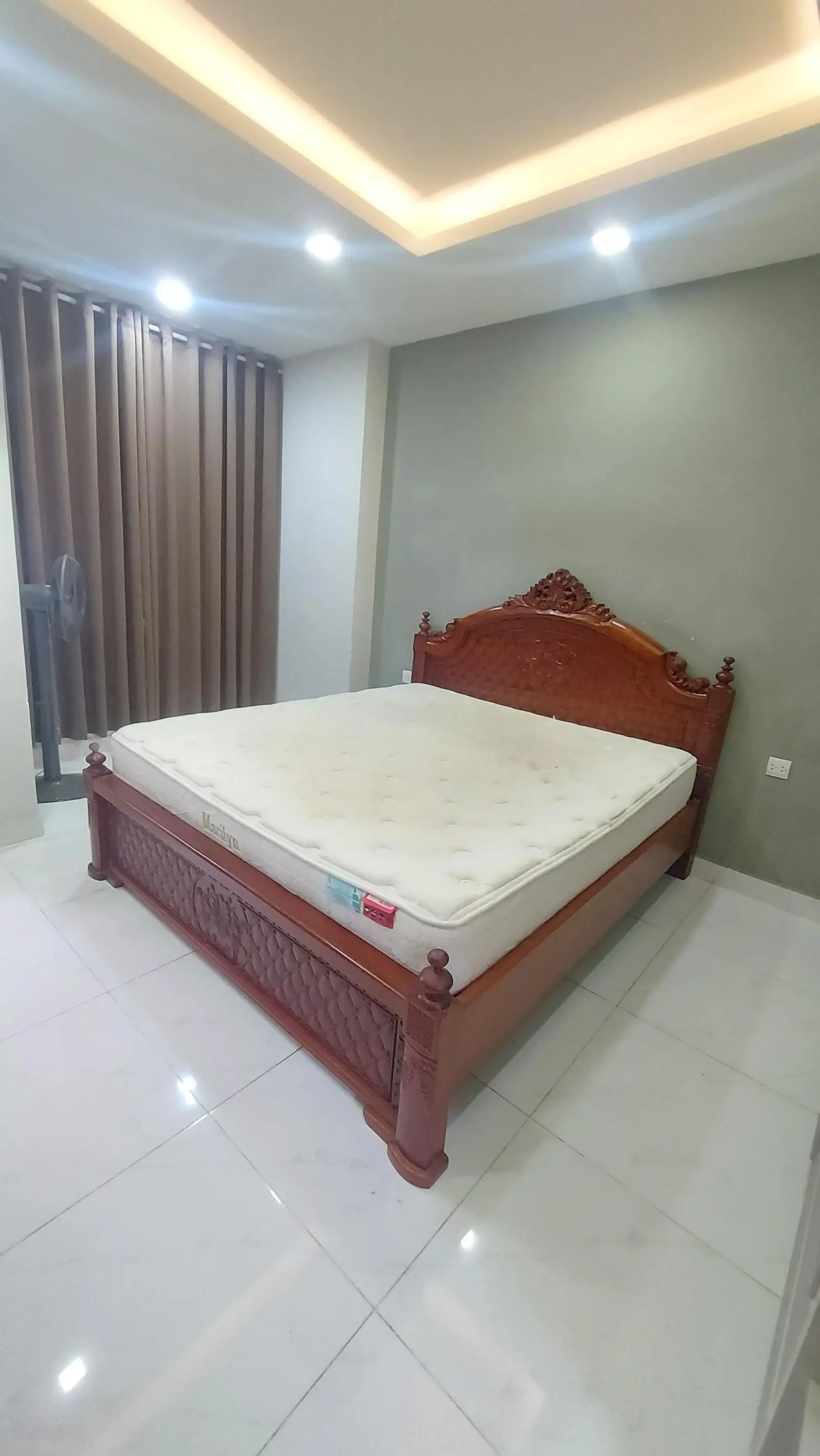 Bán nhà 3 phòng ngủ mặt tiền đường số quận 4