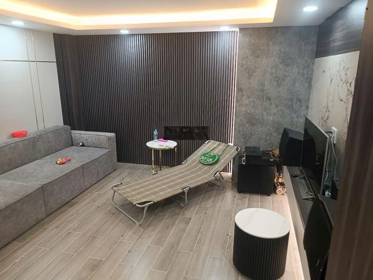 Bán nhà hẻm xe tải-4,2m x 17m-1 trệt+1 lững+3 lầu+sân thượng trước sau-dương quảng hàm p6 gò vấp