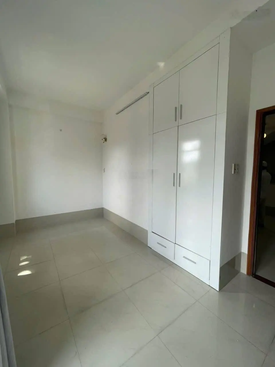 Cô Hà đi Úc cần bán gấp nhà Nguyễn Văn Đừng-Q5, gần bệnh viện An Bình. 3tỷ280 đang cho thuê 27triệu