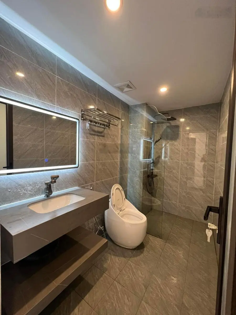 Bán nhà Hoàng Cầu 210tr/m - nhà xây mới - 53m - 7tầng thang máy - MT 6,8m