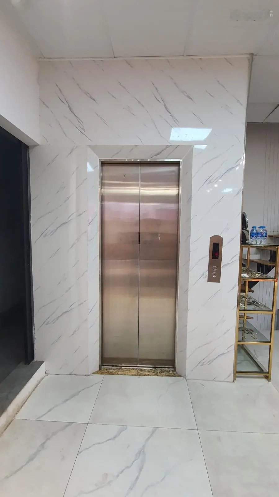 Cần Bán nhà phố Vương Thừa Vũ 74m 8Tg MT 6m chỉ 25 tỷ ô tô KD thang máy 3 thoáng.