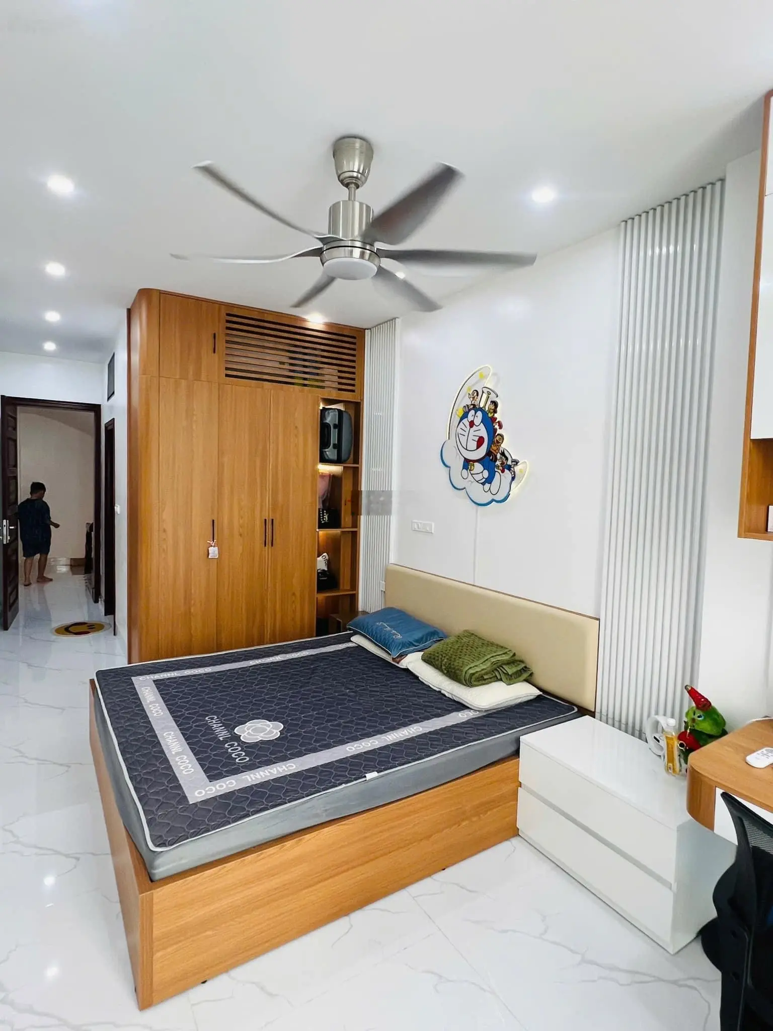 Bán nhà Trung Kính mặt ngõ - ô tô tránh nhau- vỉa hè - Kinh Doanh tốt 36m2 5 tầng thoáng hơn 14 tỷ