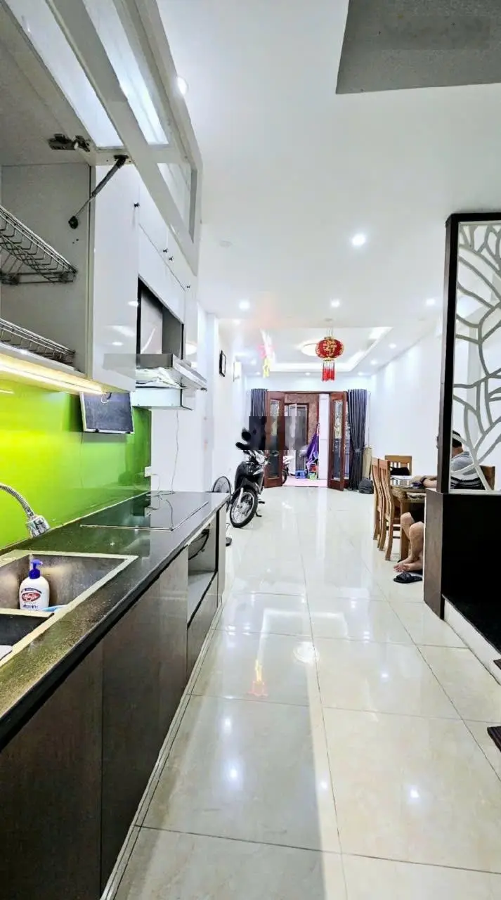 Nhà đẹp cạnh kđt việt hưng long biên, gần phố, giá hời