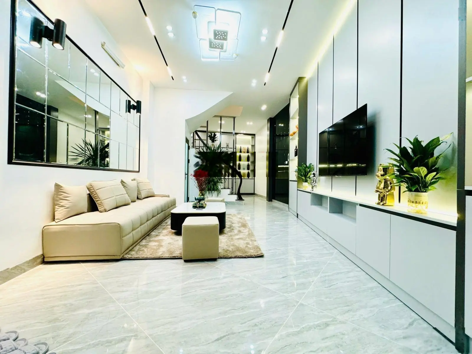 Siêu phẩm Ngọc Khánh, kinh doanh, giá Đầu tư, ở v.i.p siêu đẹp, lô góc, 4 ngủ, 40m2 8.5 tỷ.
