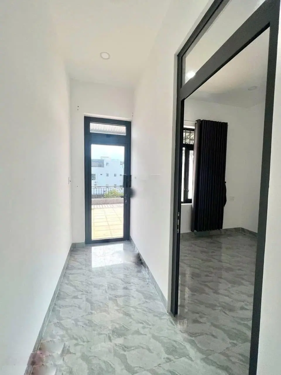 Bán nhà đẹp , sẵn hợp đồng cho thuê mặt tiền Thích Quảng Đức , có sẵn sổ đỏ , giá tốt . 0905211133