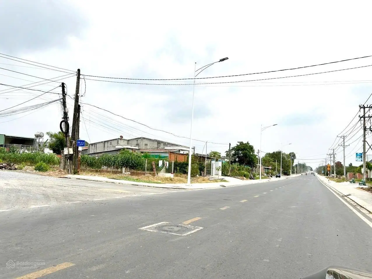 Bán lô đất mặt đường Huỳnh Tấn Phát - Tây Ninh đầu ve 3 mặt tiền phù hợp kinh doanh thuận lợi
