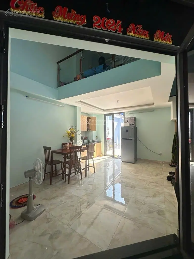 Nhà 5 tầng trên 49 m2 đất gần ngã tư Hàng Xanh