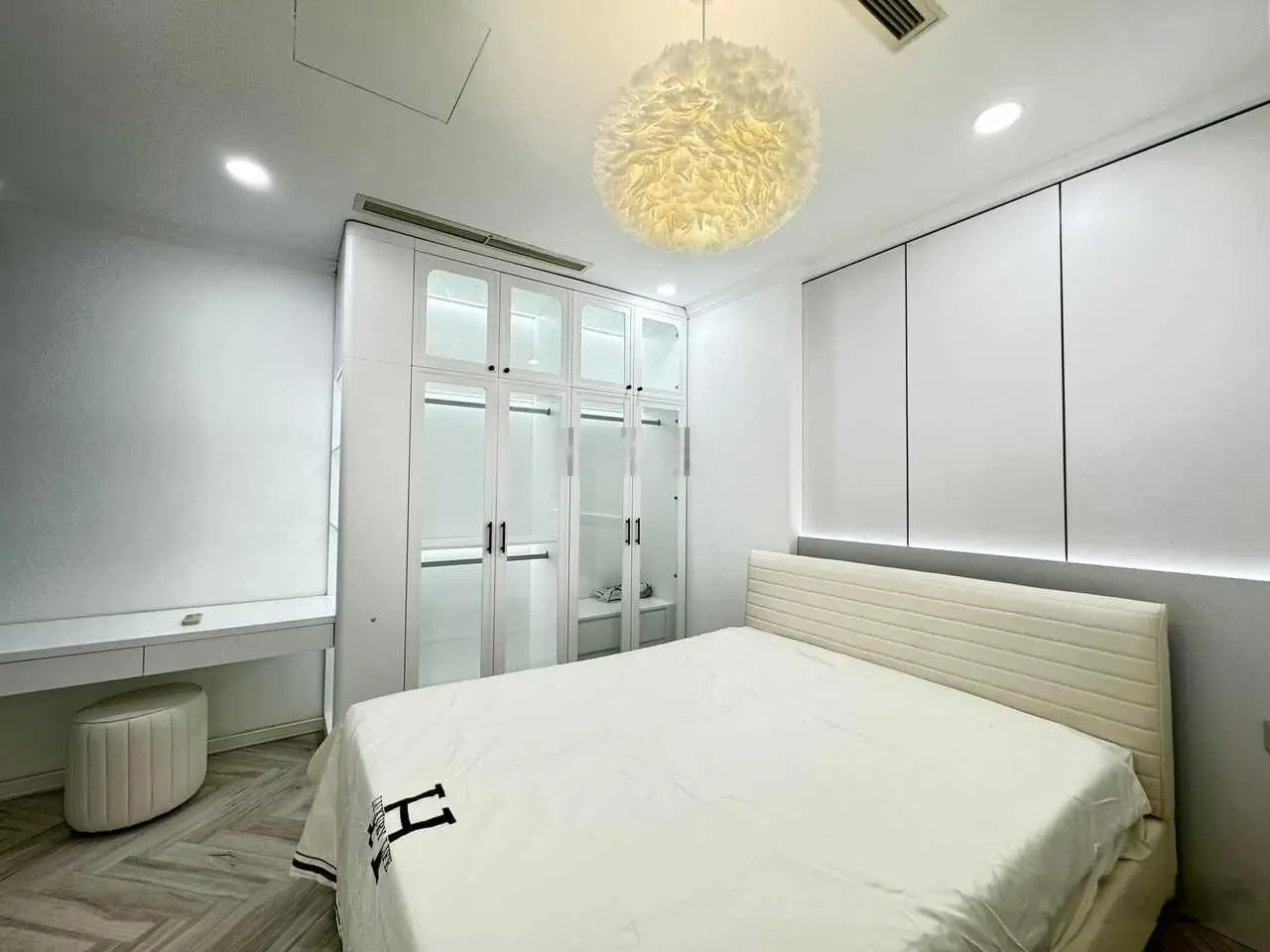 Chính chủ cần bán gấp 3PN nội thất sang xịn, tòa Landmark 1, Vinhomes Central Park