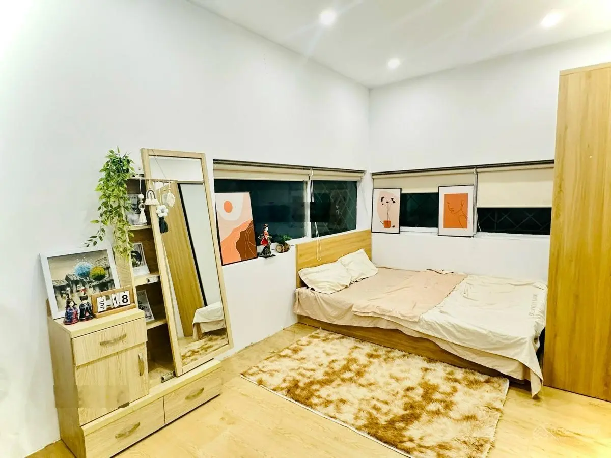 Nguyễn Chí Thanh. Nhà đẹp, ngõ thông tứ tung, gần ô tô tránh, ra phố chỉ vài chục mét