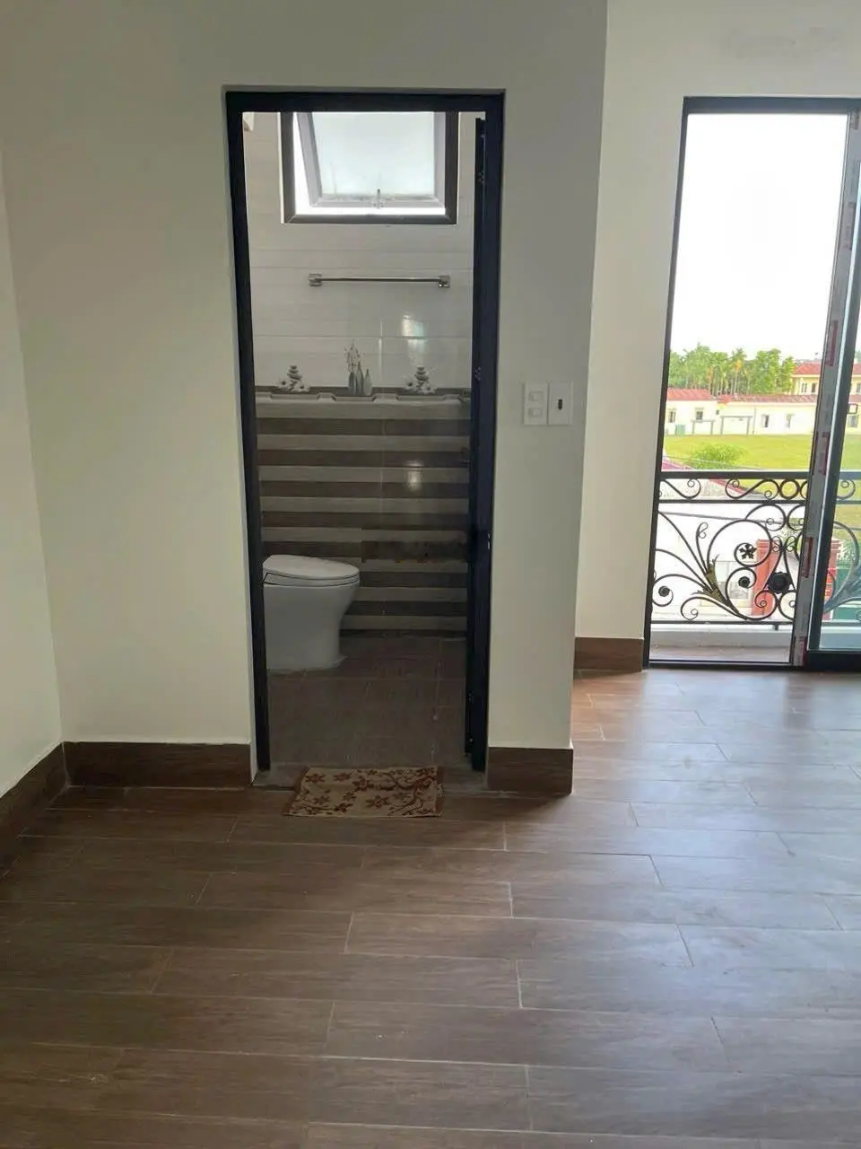Nhà 5 tầng, mặt đường Máng Nước, An Dương. Dt 90m - ngang 4.5m vuông vắn cực đẹp