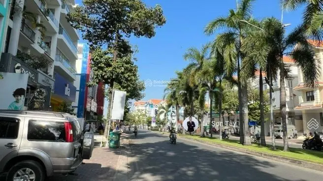 Duy nhất 01 căn MT Nguyễn Thị Thập KDC Him Lam Kênh Tẻ. DT: 5m x 20m giá: 35 tỷ. Có thang máy