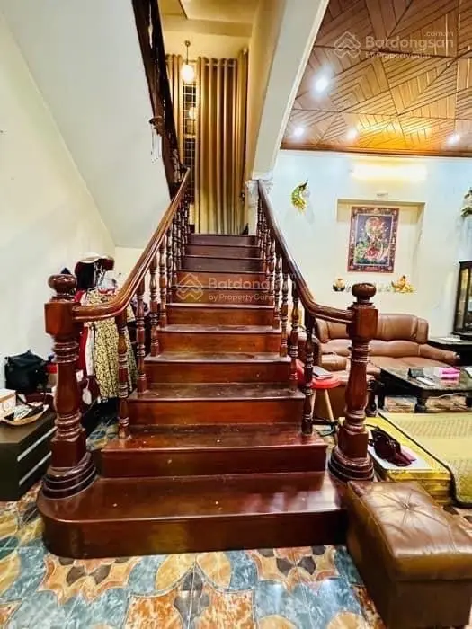 Bán căn nhà Mặt Phố Thịnh Quang - mặt tiền 8 mét giá chỉ 130tr/1 mét cực hiếm có nhà toàn gỗ Lim