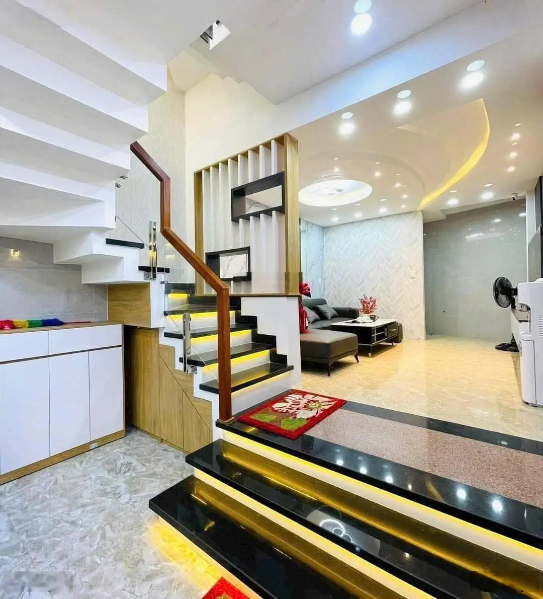 Bán nhà 60m2 đường Số 13 gần hồ bơi Vân Đồn, Q4 giá 3 tỷ 180. Xây 1 trệt 4 lầu - có 5 phòng ngủ