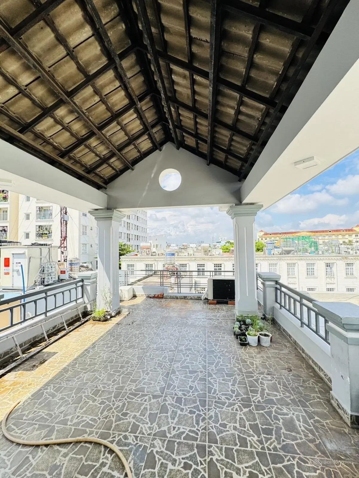 Nhà mới 4PN, 5WC, hẻm oto, thuận tiện mua ở, khu dân trí cao
