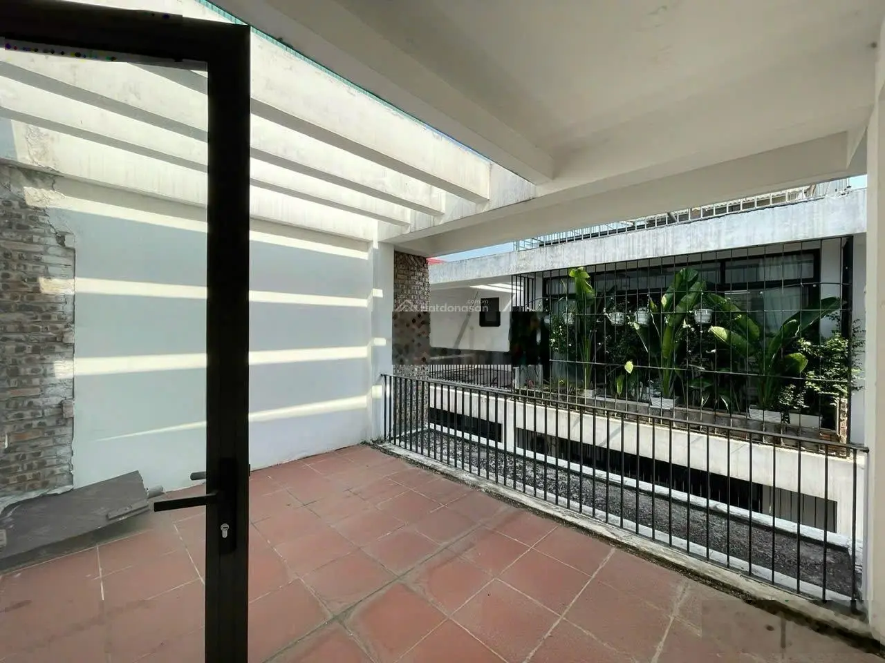 Bán LK Đức Giang, ôtô đỗ cửa, gần trường - chợ, full tiện ích
