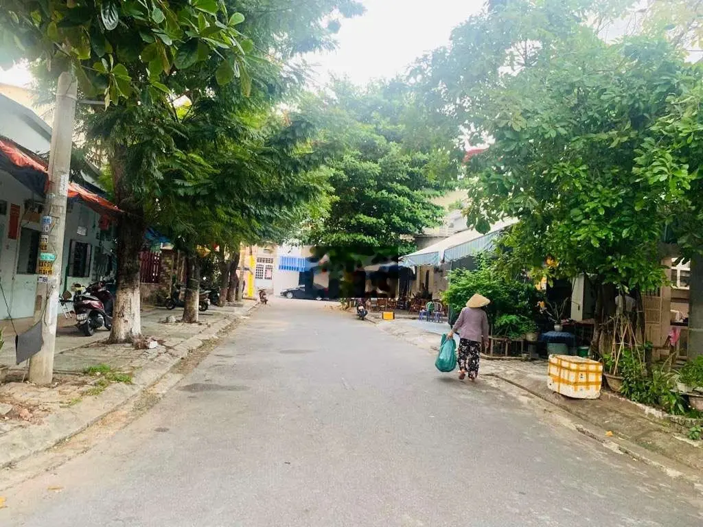 Bán gấp nhà căn góc Nguyễn Quý Đức, 2 tầng dọn vào ở ngay