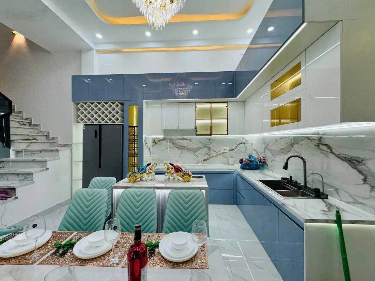 Lô nhì mặt tiền đường phạm hữu lầu - phú mỹ - quận 7 ( 4 tầng )