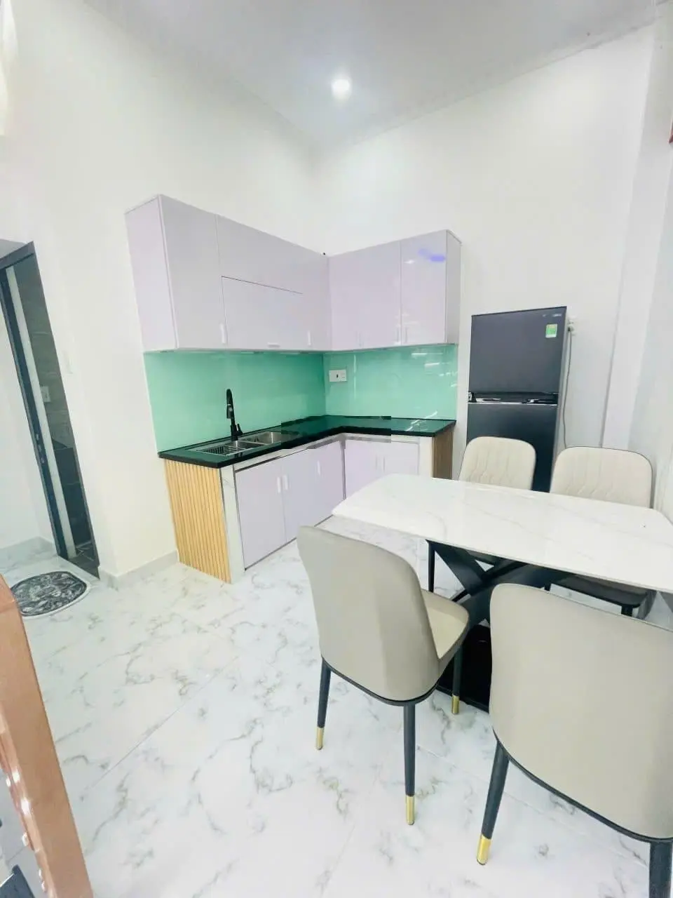 NGỘP QUÁ RA GẤP - Nhà Lê Thị Bạch Cát, Q.11 - 42m2 2PN, Giá 3 tỷ 290. Alo em xem sổ 039 3089627