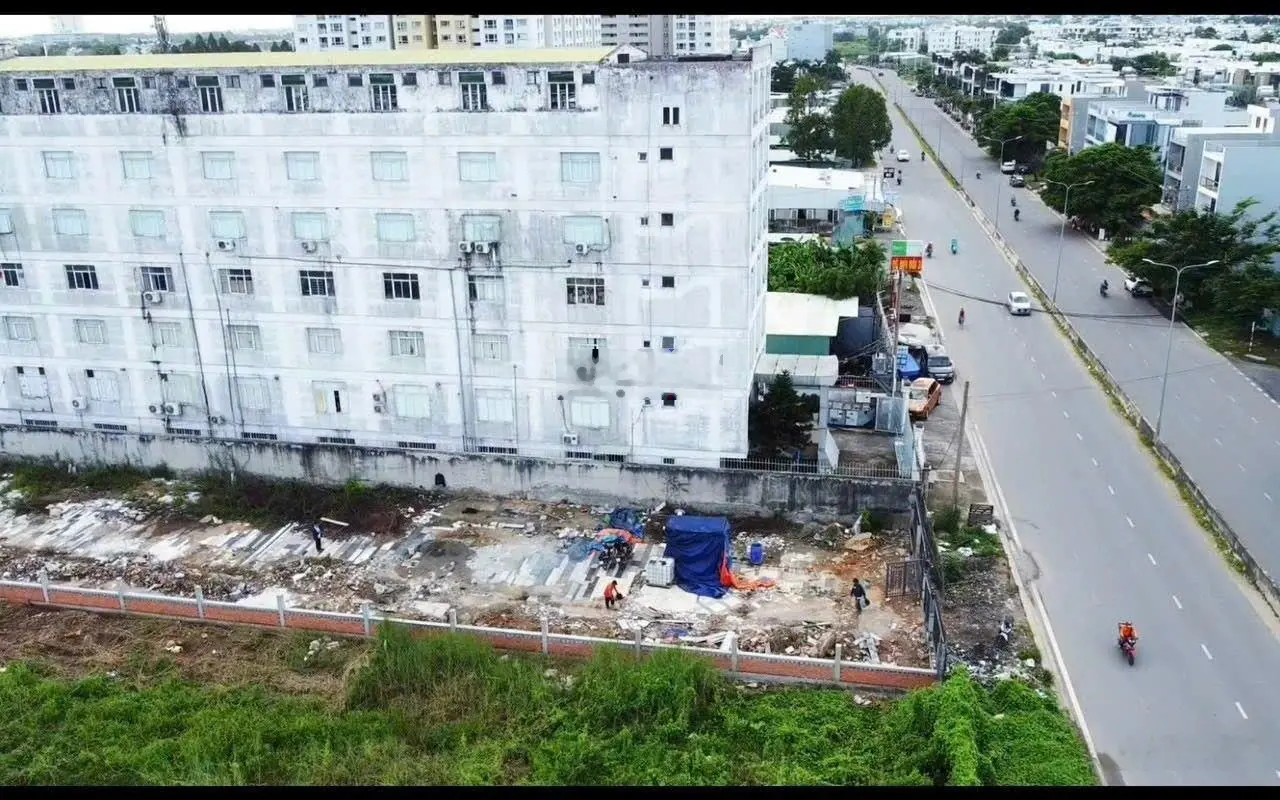 Cần bán gấp đất mặt tiền đường Liên Phường, Tp Thủ Đức. Dt: 958m2, giá bán 93 Tỷ TL
