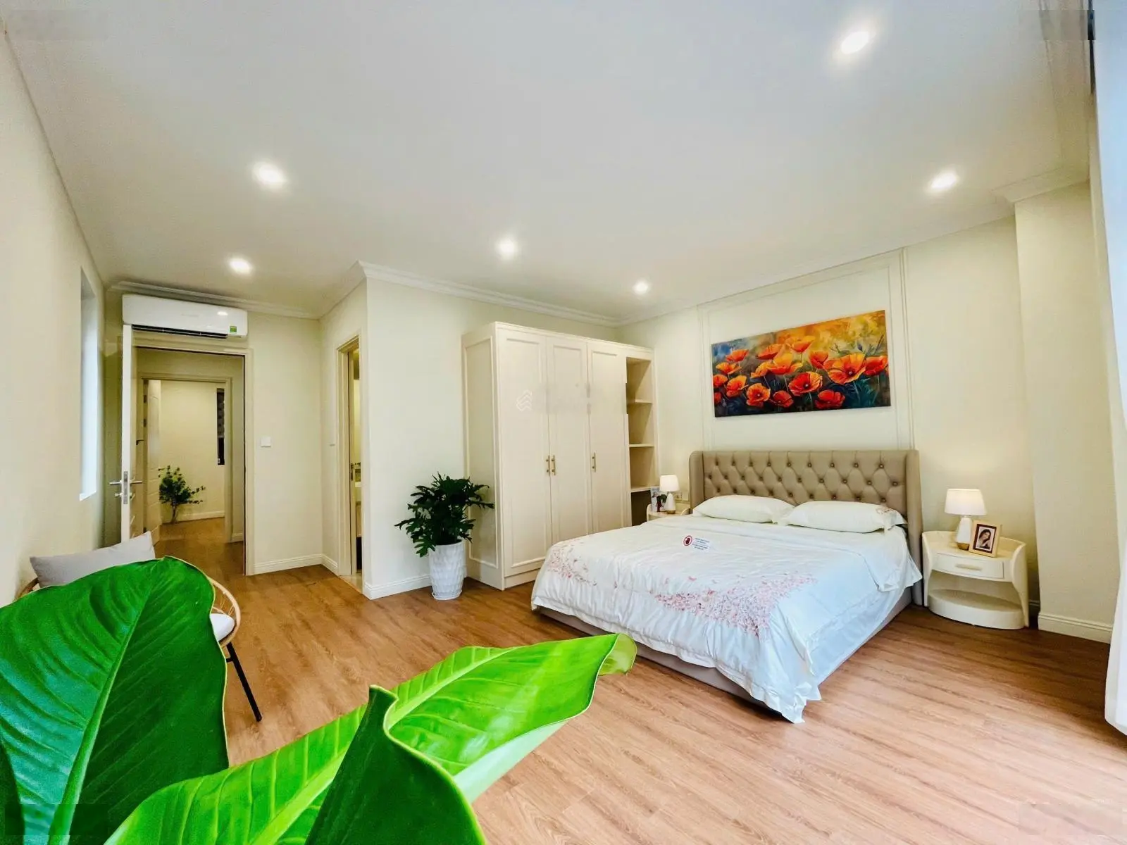 Chính chủ cắt lỗ liền kề 54m - Đã hoàn thiện 3 tâng - có cam kết tiền thuê 18% - Trung tâm dự án