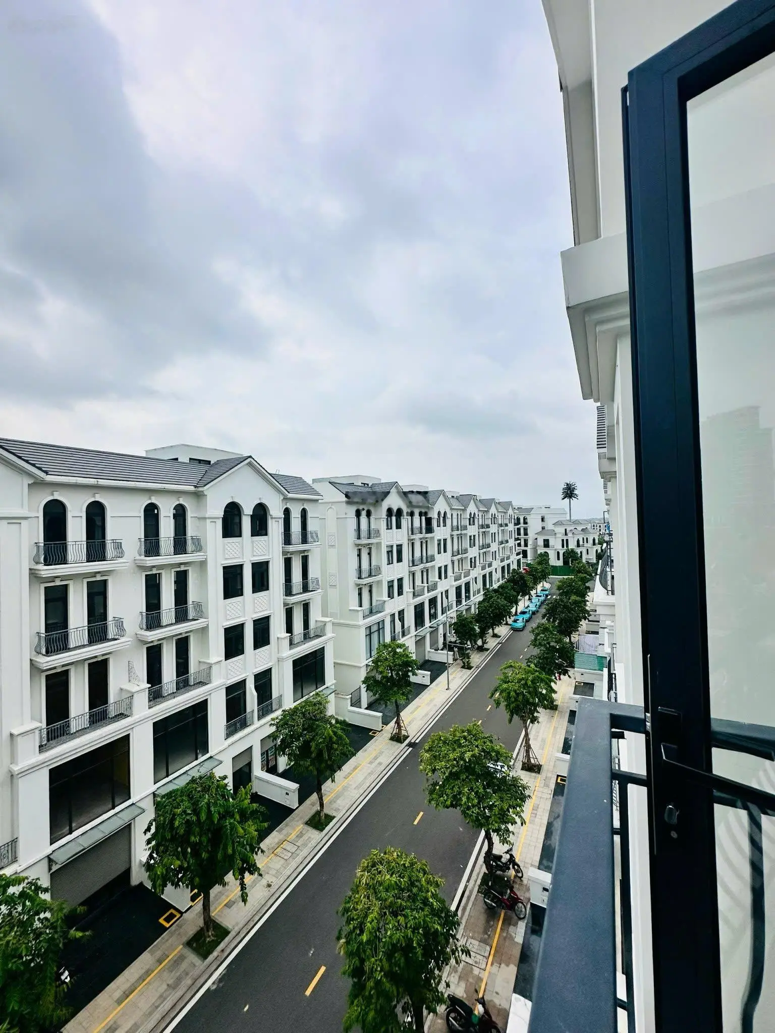 Cần bán nhà phố Vinhomes Grand Park Q9 đã hoàn thiện tặng nội thất