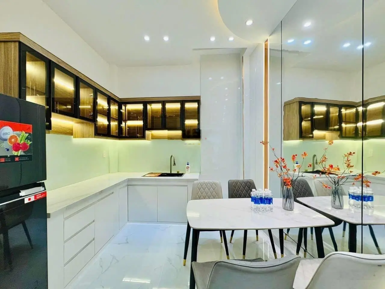 Nhà hẻm xe hơi Nguyễn Thiện Thuật, Quận3 giá chỉ nhỉnh 2tỷ, công chứng liền