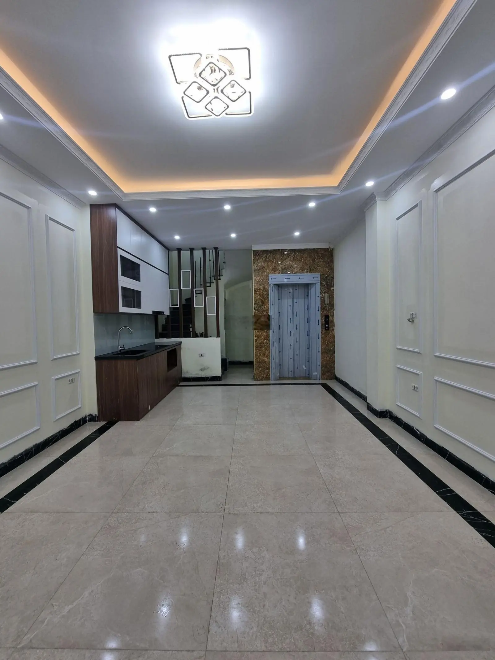 Siêu hiếm mặt phố TT Đống Đa - kinh doanh - thang máy - ô tô đỗ 40m2, 6T, MT 3.4m giá chỉ 13.8 tỷ